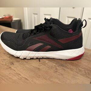 Reebok Black and Pink Shoes EUC women’s size 9
